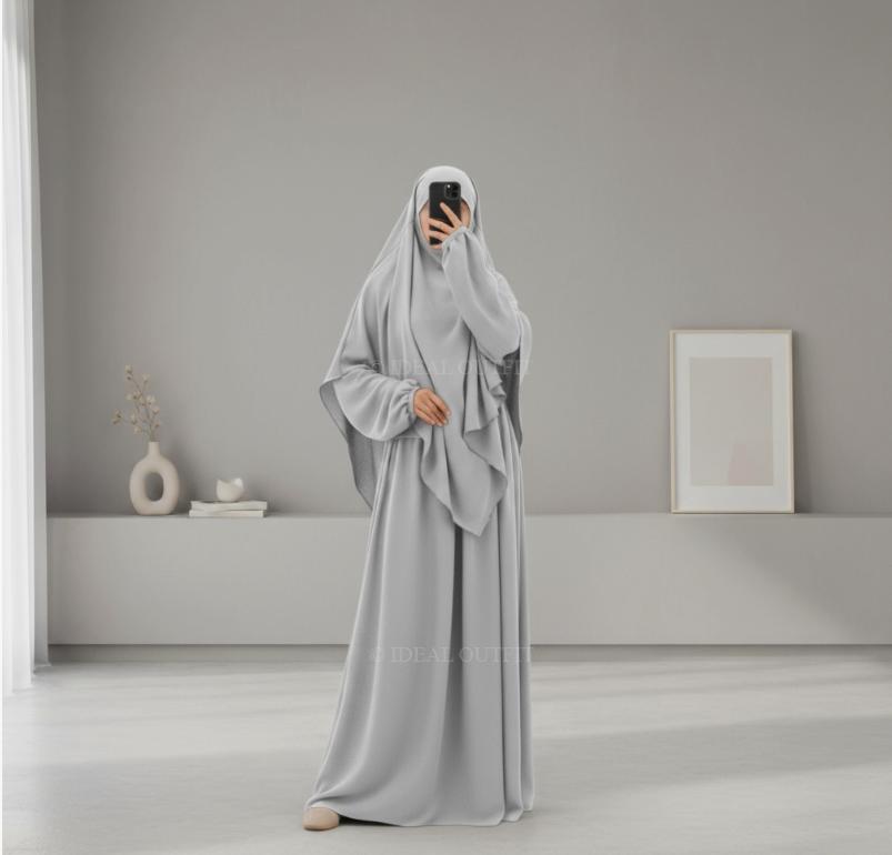 CONJUNTO 2 PIEZAS ABAYA VOLANTES EN TELA JAZZ + KHIMAR EN TELA JAZZ GRIS CLARO