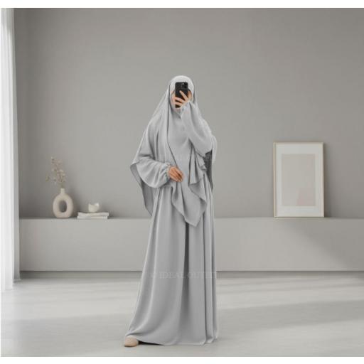 CONJUNTO 2 PIEZAS ABAYA VOLANTES EN TELA JAZZ + KHIMAR EN TELA JAZZ GRIS CLARO