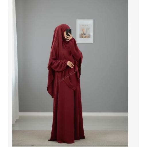 CONJUNTO 2 PIEZAS ABAYA VOLANTES EN TELA JAZZ + KHIMAR EN TELA JAZZ BURDEOS 