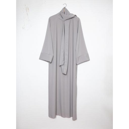 ABAYA SEDA COUTURE CON HIJAB INTEGRADO GRIS CLARO