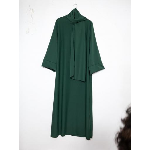 ABAYA SEDA COUTURE CON HIJAB INTEGRADO VERDE OSCURO