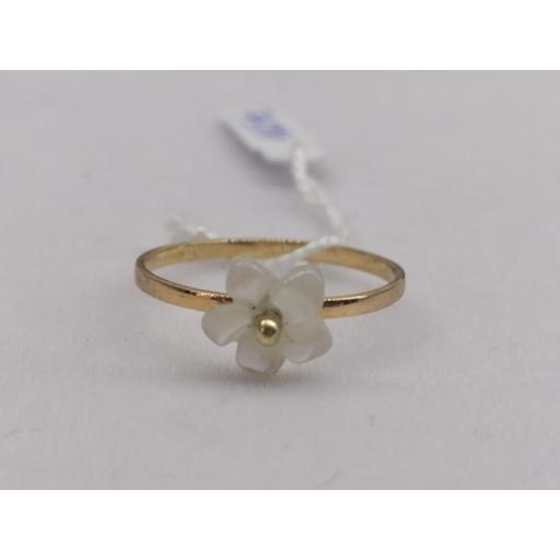 Compra ahora tu Anillo de Oro Amarillo con Flor de Nácar - Elegancia y Exclusividad [0]