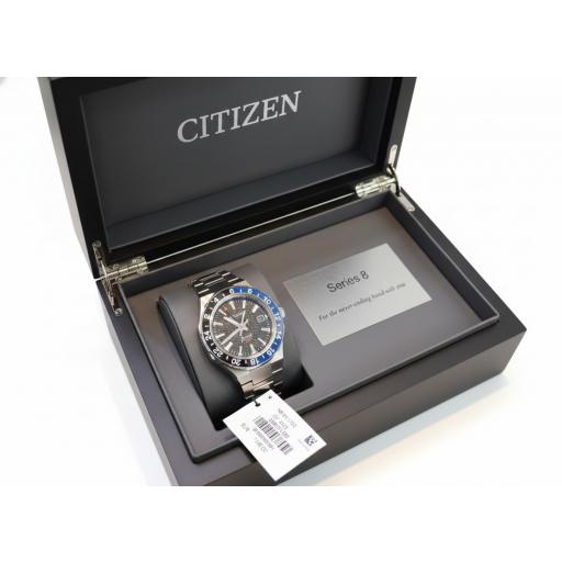 Reloj Automático Citizen Series 8 NB6031-56E Hombre – GMT, Zafiro Antirreflejos y 50h de Reserva [2]