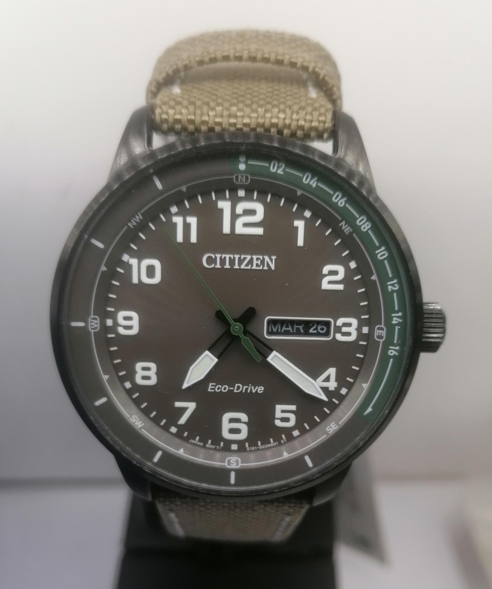 Reloj Citizen Eco Drive BM8595-16H de acero negro con correa de nylon gris para hombre