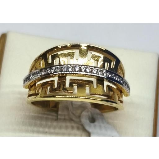 Sortija oro amarillo 18K con grecas y circonitas en oro blanco