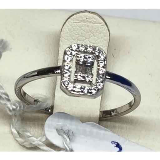 Sortija oro blanco 18K rectangular con circonitas para mujer