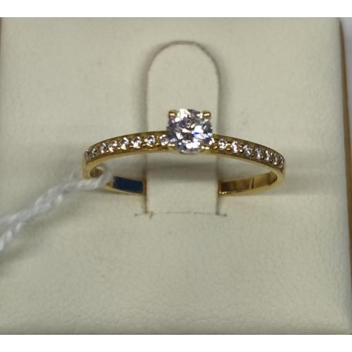 Anillo de pedida oro amarillo 18K con circonitas para mujer