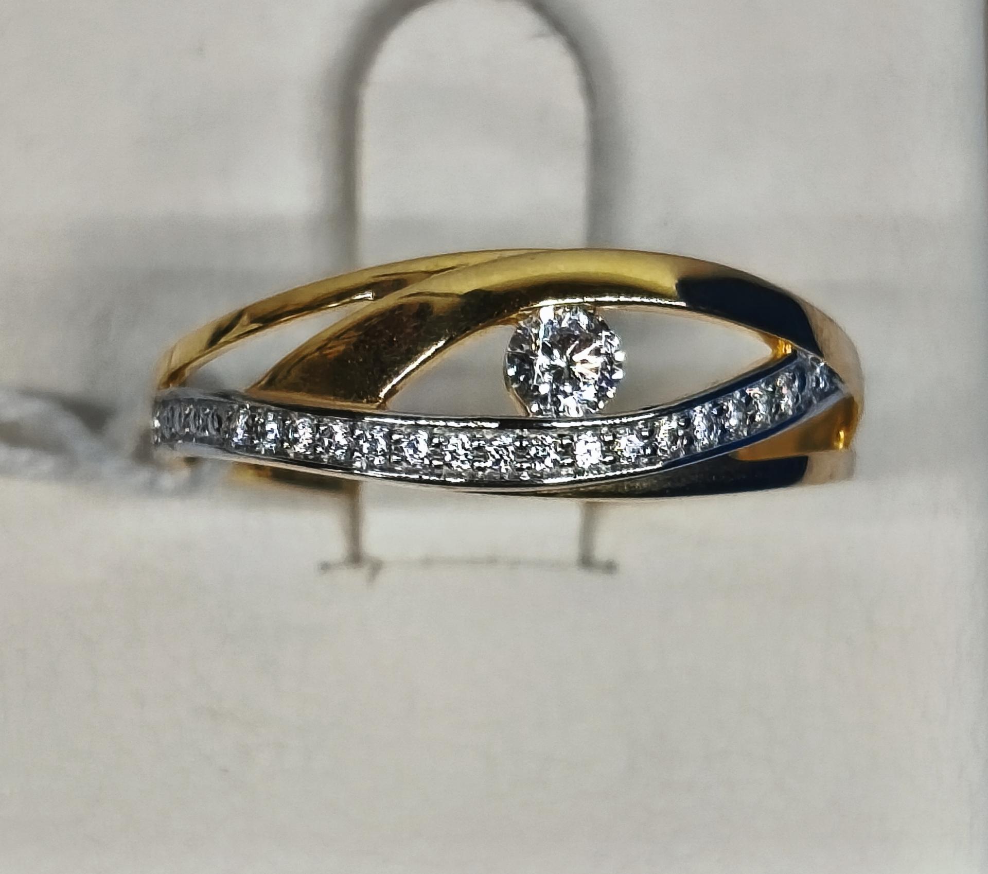Anillo oro amarillo 18K con circonitas para pedida o aniversario