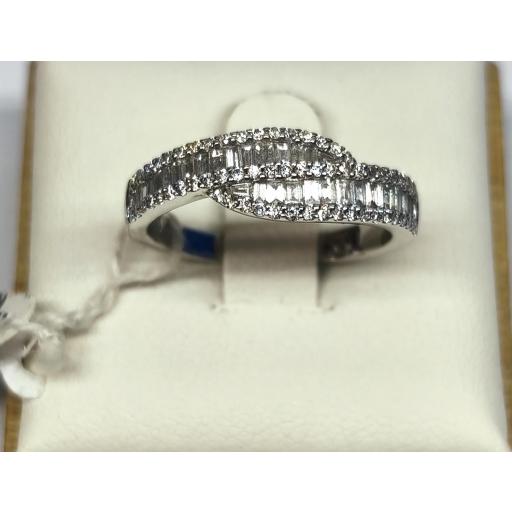 Anillo oro blanco 18K con diamantes baguette y brillantes 0,63 ct [0]