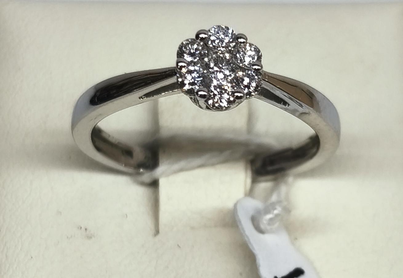 Anillo oro blanco 18K roseta de diamantes para mujer