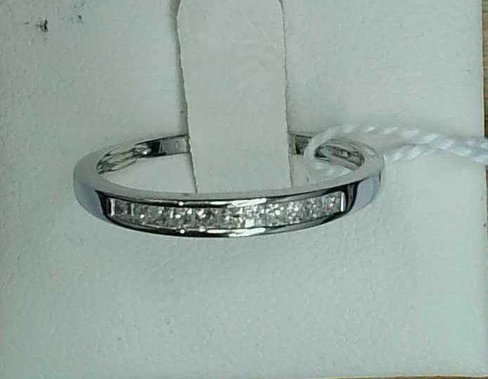 Media alianza fina oro blanco 18K con diamantes para pedida