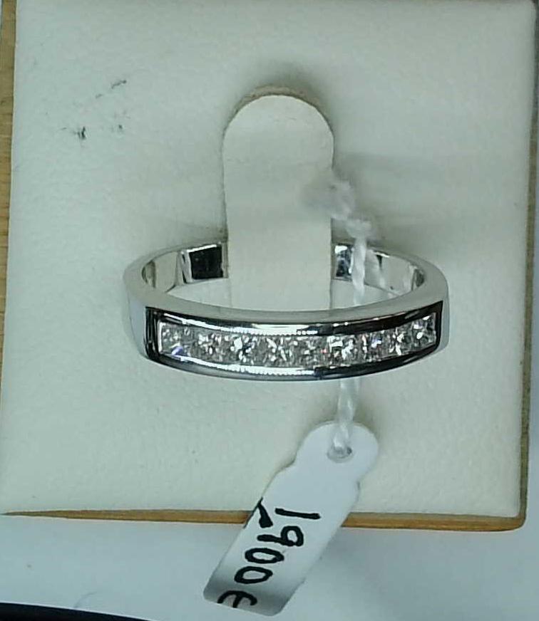 Media alianza oro blanco 18K con diamantes princesa 0,38 ct