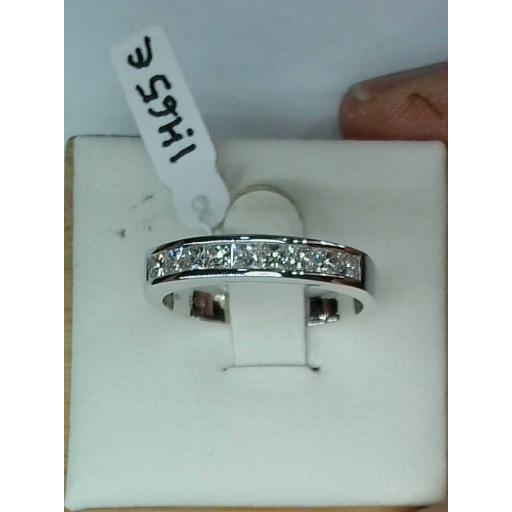 Media alianza oro blanco 18K con diamantes princesa para novia