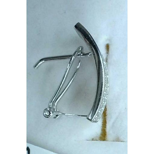 Pendientes cortos oro blanco 18K con circonitas y cierre omega [1]