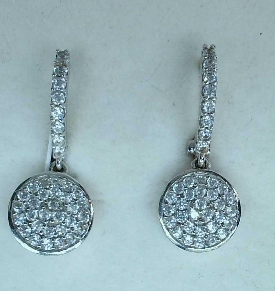 Pendientes largos boda oro blanco 18K con circonitas y cierre catalán