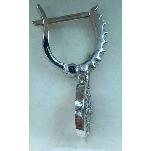 Pendientes largos boda oro blanco 18K con circonitas y cierre catalán [1]