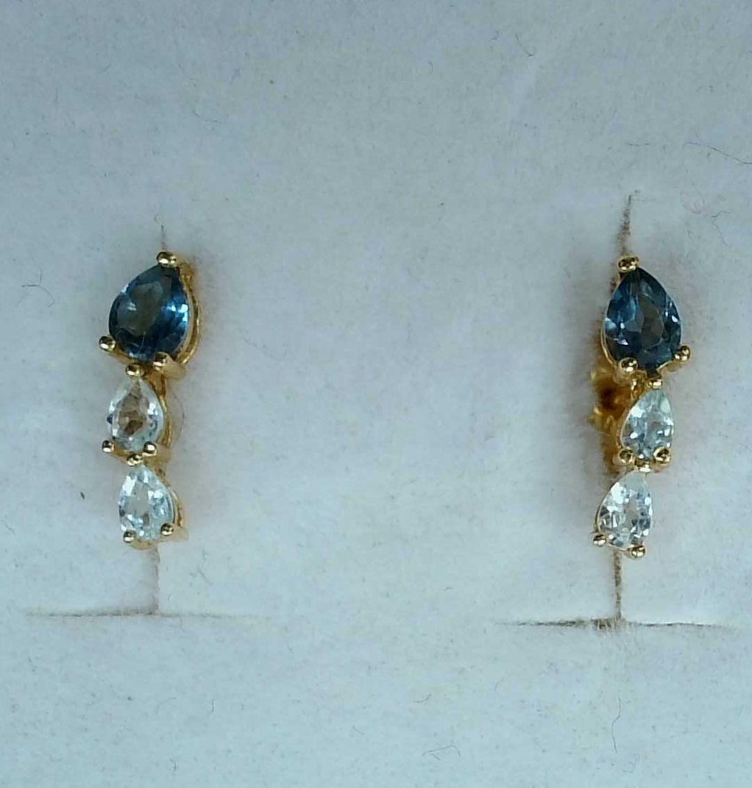 Pendientes cortos oro amarillo 18K con circonitas de colores