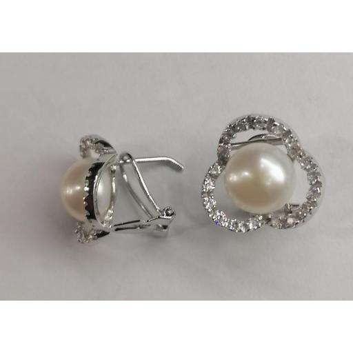Pendientes de Oro Blanco con Perlas Cultivadas y Circonitas - Cierres Omega Elegantes [3]