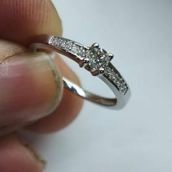 Sortija de Oro Blanco y Brillantes 0,26 quilates [0]