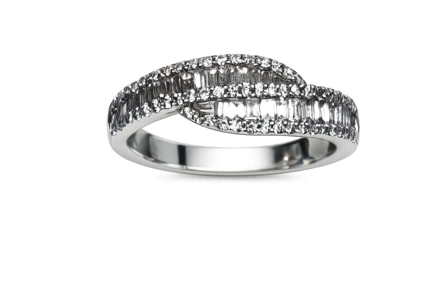 Anillo oro blanco 18K con diamantes baguette y brillantes 0,63 ct