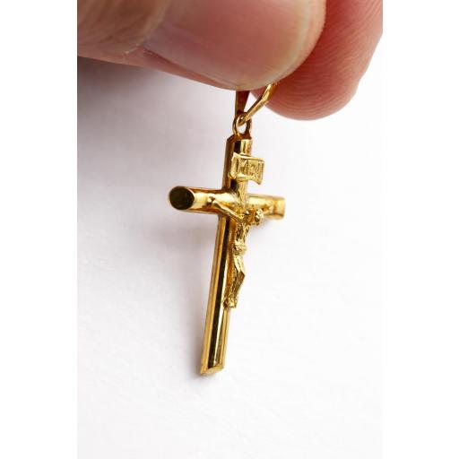 Cruz de Oro 18K con Cristo Mate y Acabado Brillo Pulido Tamaño Medio 27,5 mm [1]