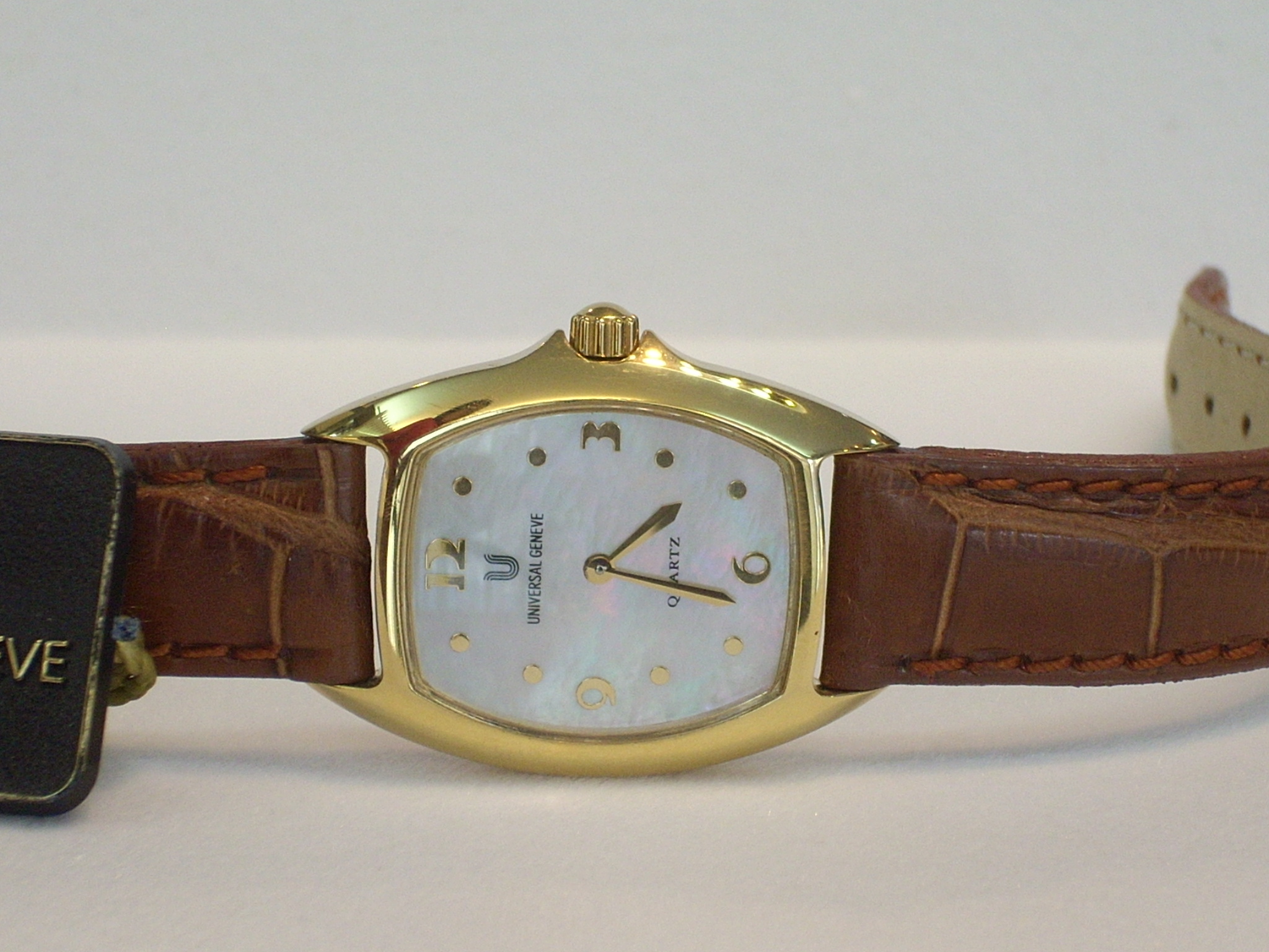 RELOJ DE ORO 18 KILATES Precio Liquidación!!! Marca Universal Geneve Para  Mujer