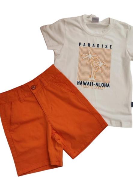 Conjunto camiseta blanca y bermuda en tejido naranja