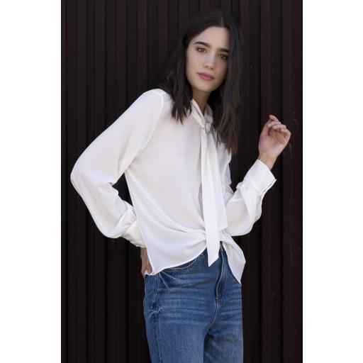 BLUSA LAZO CUELLO 