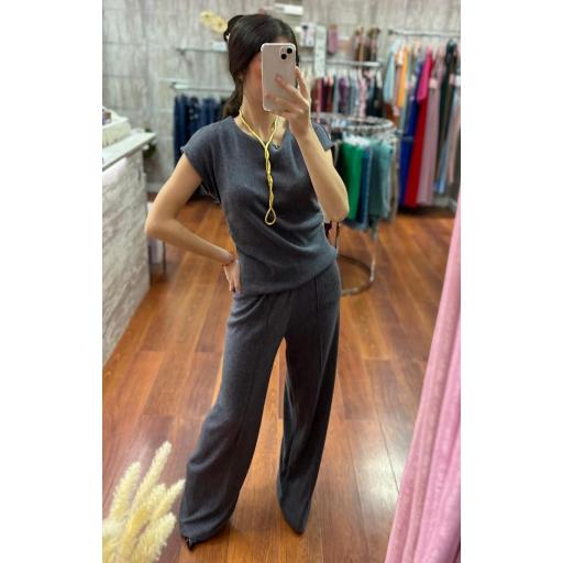 CONJUNTO JERSEY Y PANTALON EN NEGRO Y GRIS [0]