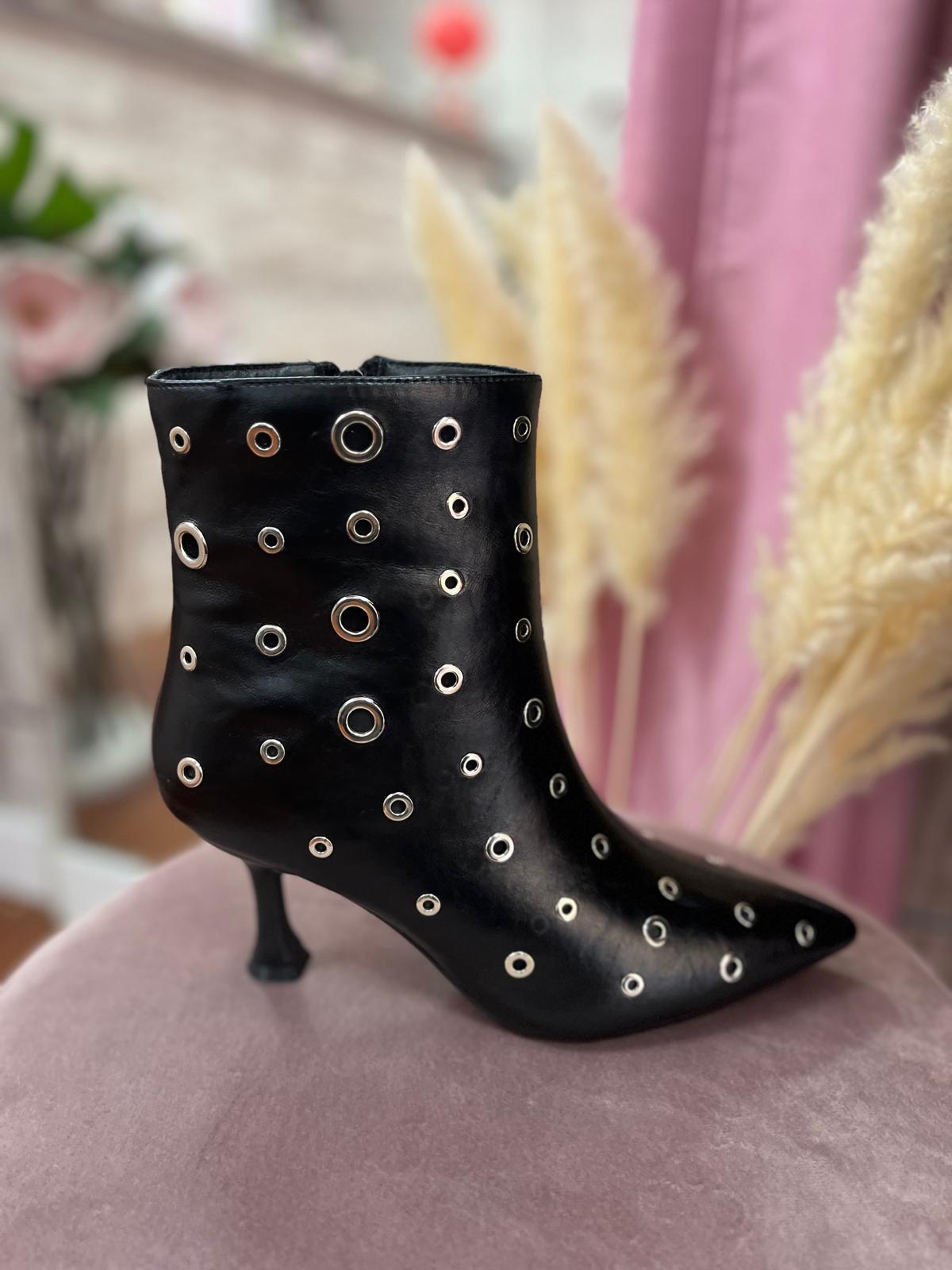 BOTIN TACHAS NEGRO DE 36 A 39