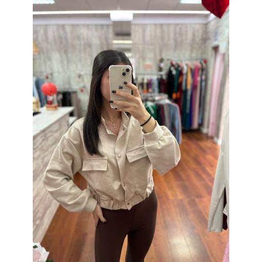 CHAQUETA ANTELINA EN NEGRO, MARRON Y BEIGE [1]