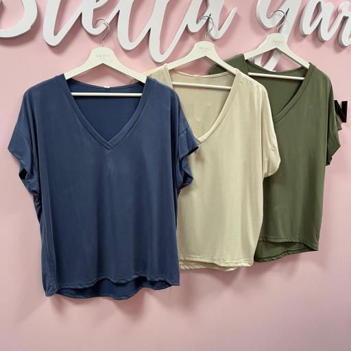 CAMISETA BASICA PICO EN AZUL, BEIGE Y VERDE