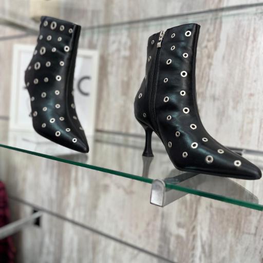 BOTIN TACHAS NEGRO DE 36 A 40 [1]