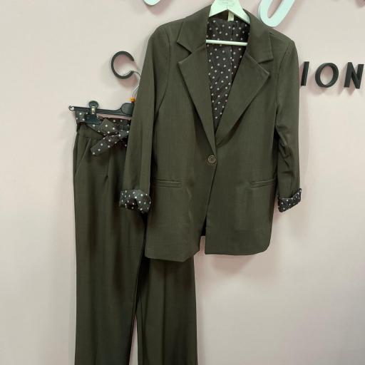 TRAJE PANTALON EN S, M Y L