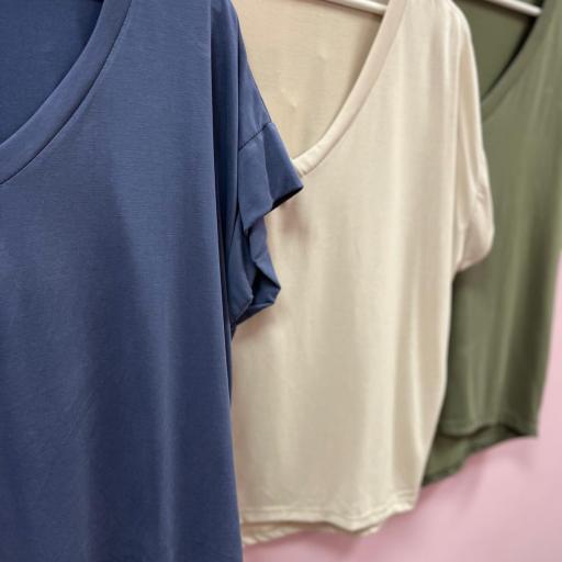 CAMISETA BASICA PICO EN AZUL, BEIGE Y VERDE [0]