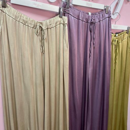 Pantalón Satinado en Beige, Morado y Teja [2]
