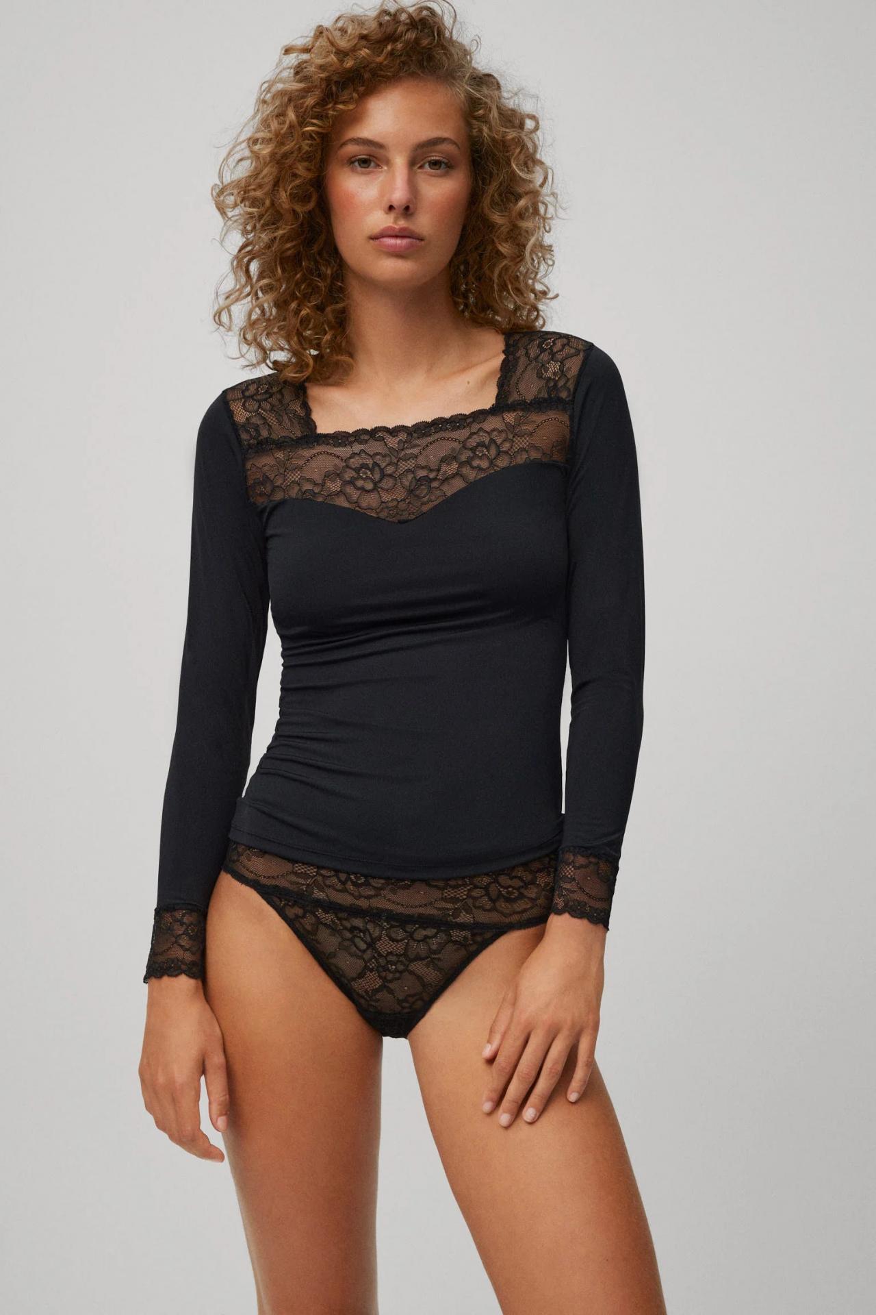 Camiseta lencera negra de manga larga con encaje Ysabel Mora 19049