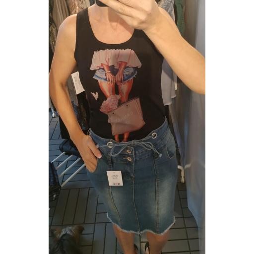 Camiseta Channel Tallas S en negro y XL en blanco [0]