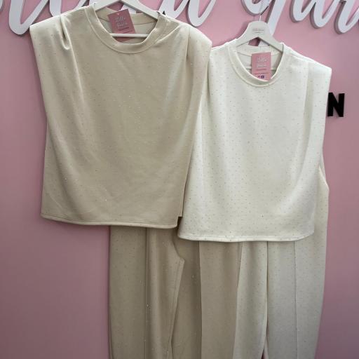 CONJUNTO CHANDAL en beige