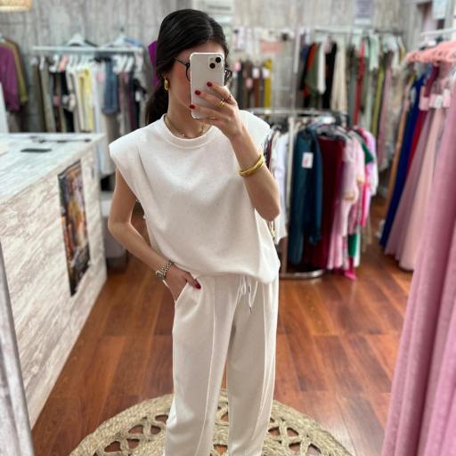 CONJUNTO CHANDAL en beige