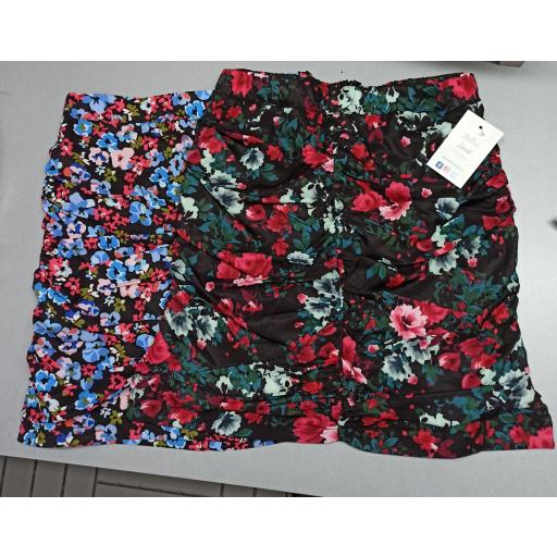 Falda Flores en Rojo Talla M [1]