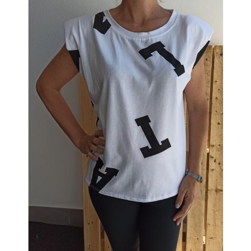 Camiseta Letras Hombreras [0]