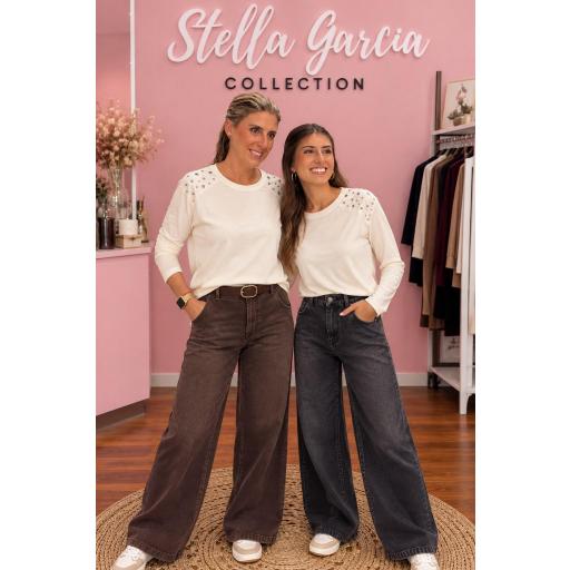 Camiseta de Mujer con Tachuelas Decorativas [0]