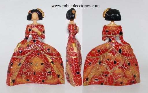 FIGURA MENINA VESTIDO HACIENDO FORMA MIDE 12x10cm aprox. RF. 09951 [0]