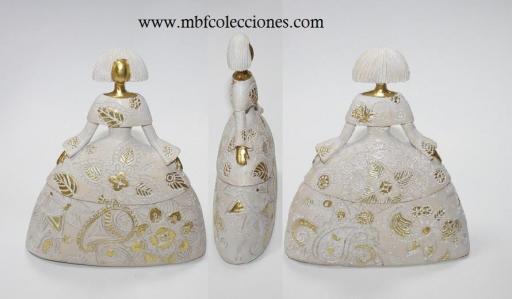 FIGURA MENINA BEIG Y DORADA MIDE 15x13cm aprox. RF. 09953