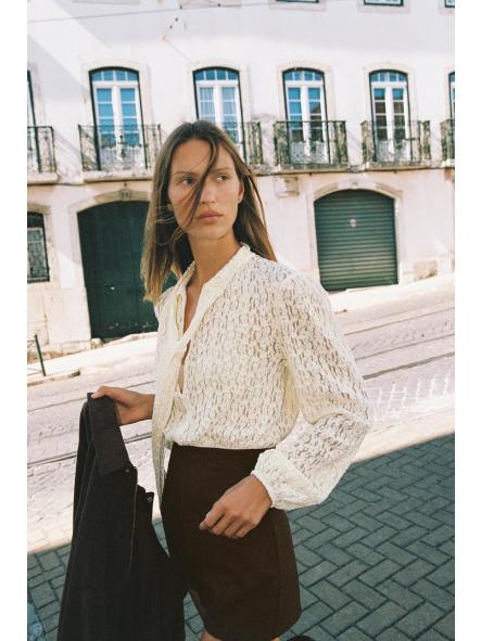 Mono Parisian Lace | Blusa de encaje con lazada [1]