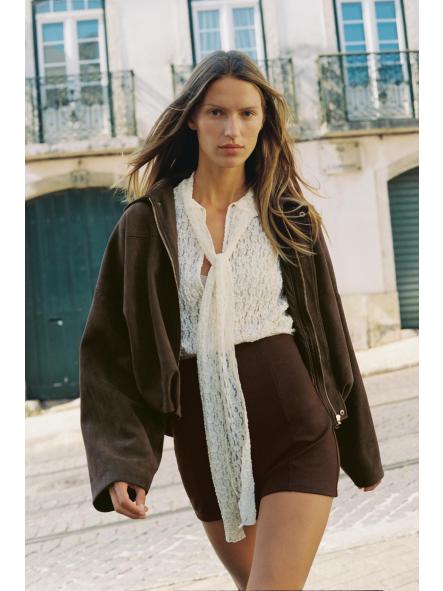 Mono Parisian Lace | Blusa de encaje con lazada