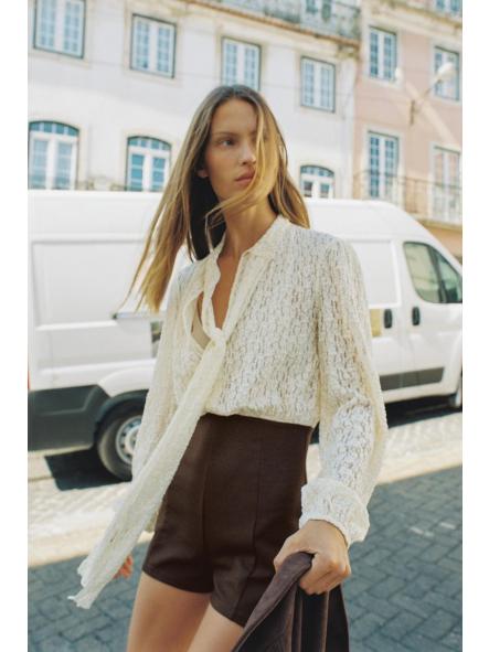 Mono Parisian Lace | Blusa de encaje con lazada [3]