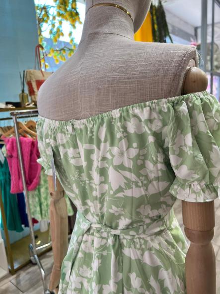 Mono Laura | Mono corto verde floral con volantes [4]