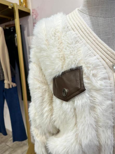 Chaqueta Vicenta | Chaqueta corta efecto pelo con bolsillos [2]